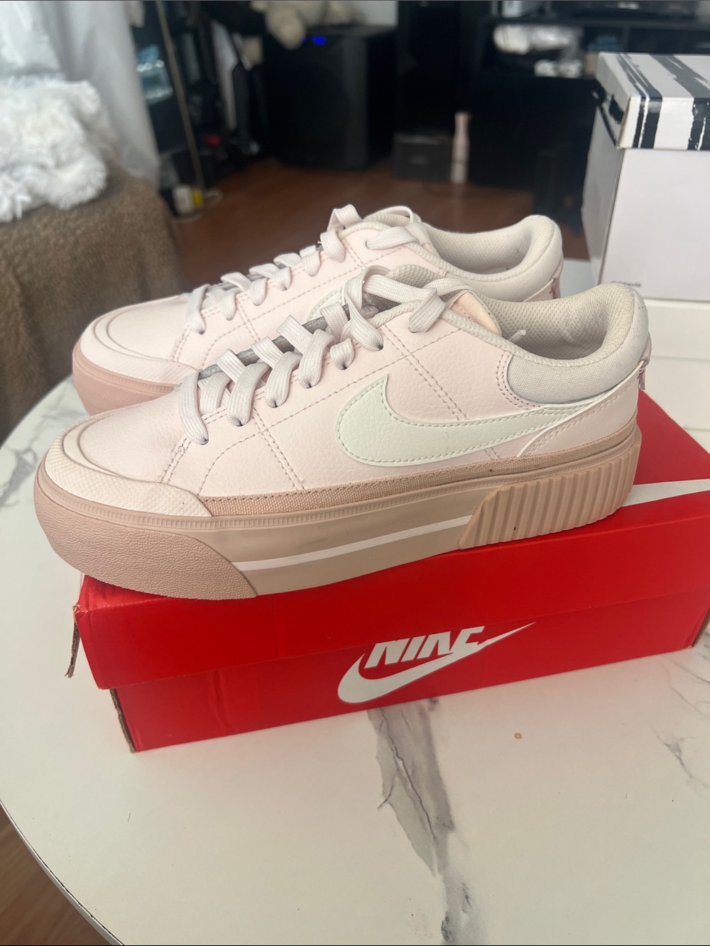 Nike Women’s Court Legacy Lift, size 6